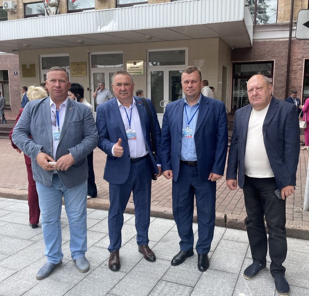 Делегация Дубровского местного отделения Партии «Единая Россия».